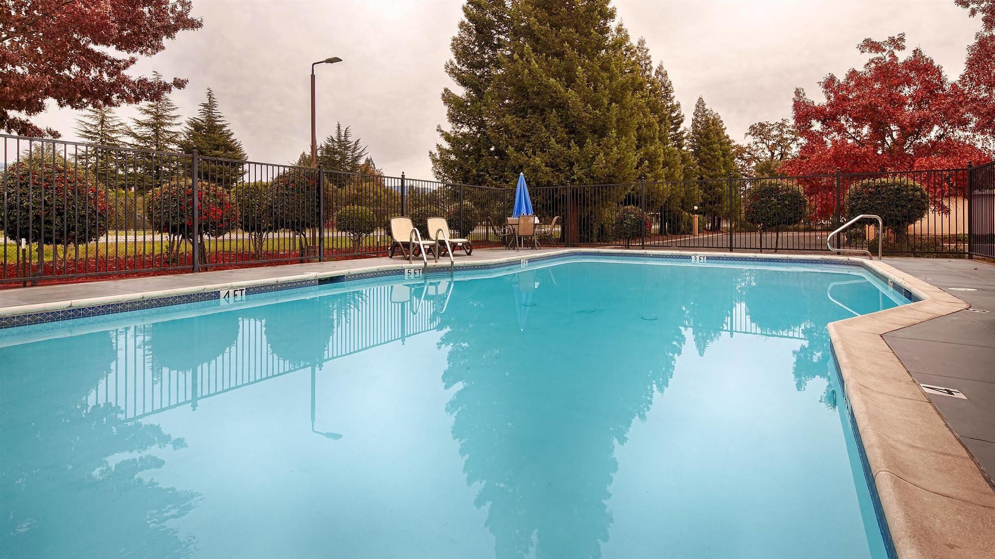 Best Western Orchard Inn ユカイア エクステリア 写真